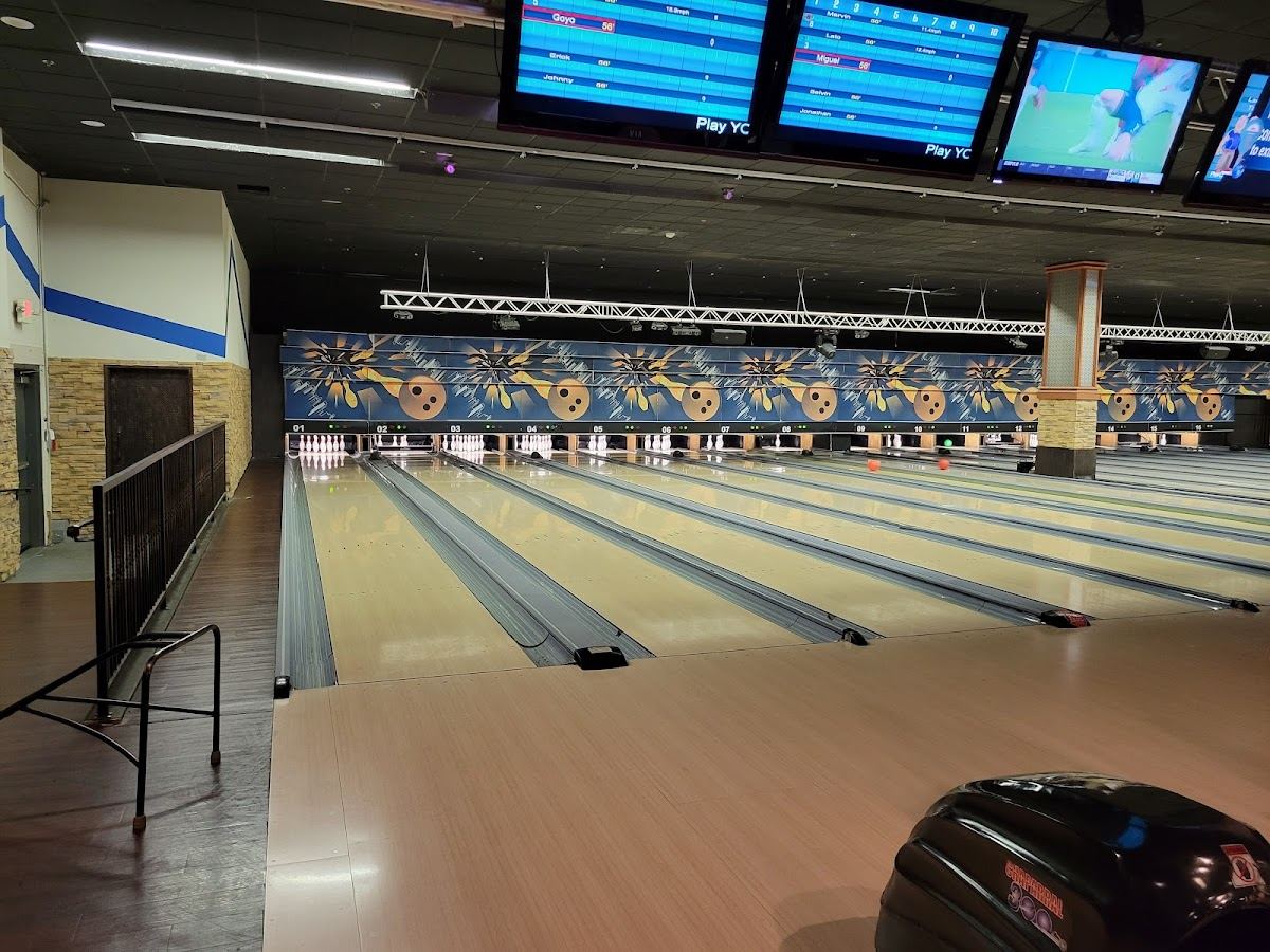 Chaparral 300 Bowling