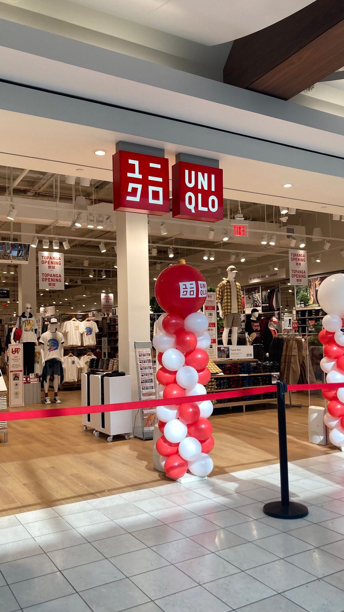UNIQLO Topanga