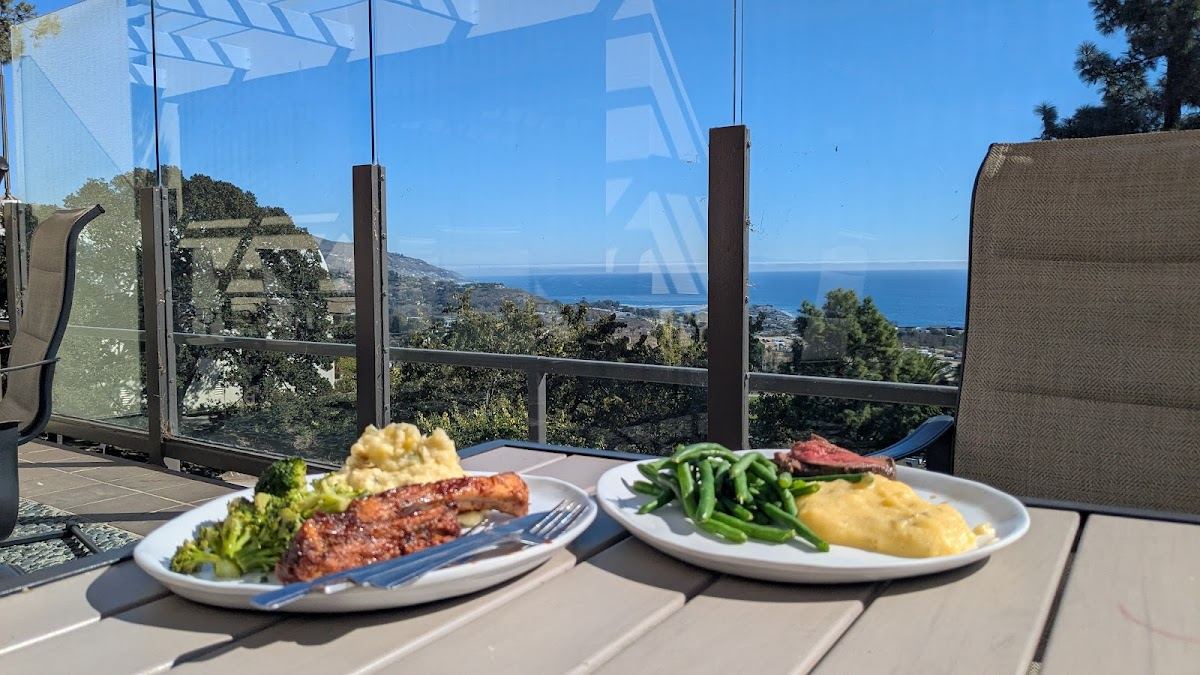 The Waves Café