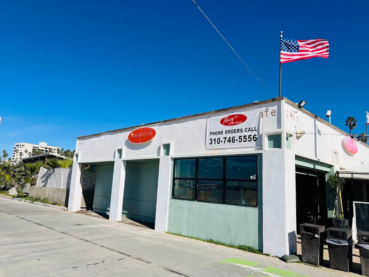 Perry's Café & Beach Rentals - Santa Monica 2400